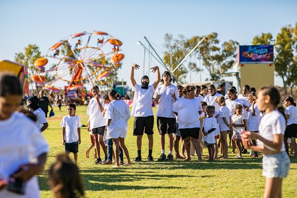 2022 Outback Festival Side Show - 20220925 1158