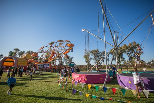 2022 Outback Festival Side Show - 20220925 1233