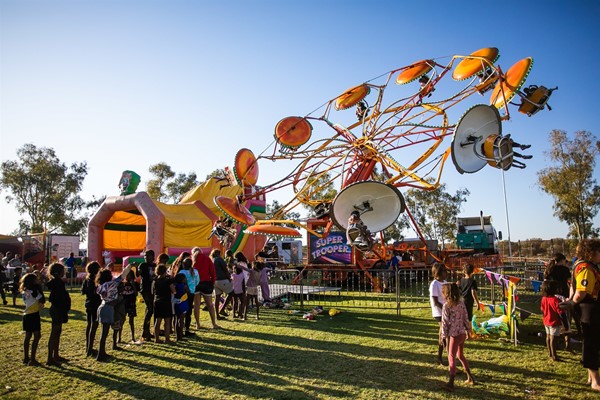 2022 Outback Festival Side Show - 20220925 1237